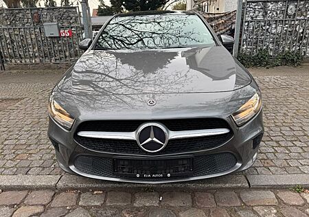 Mercedes-Benz A 180 Business Solution PANO Benzin