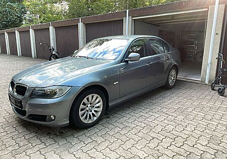 BMW 320 Grau