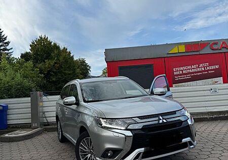 Mitsubishi Outlander 2.4 MIVEC PLUG-IN HYBRID 4WD