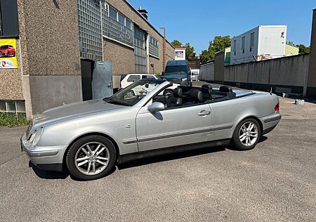 Mercedes-Benz CLK 230