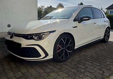VW Golf Volkswagen VIII GTD PANO HuD HK GARANTIE