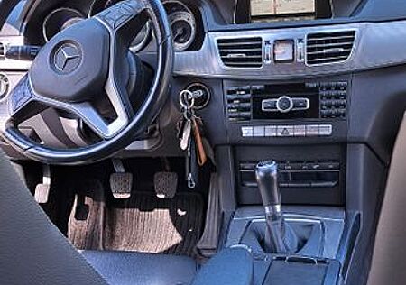 Mercedes-Benz E 200 T AVANTGARDE AVANTGARDE