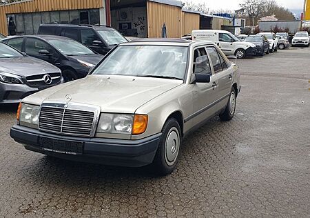 Mercedes-Benz E 230 ...Oldtimer 230E Automatik...Schiebedach..