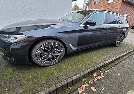 BMW 530d xDrive Touring A -Pano