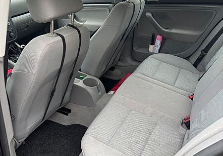 VW Jetta Volkswagen 1.6 FSI Trendline Trendline