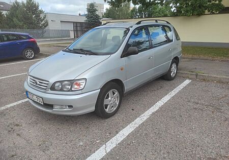Toyota Picnic 2.2 TD 7Sitzer -