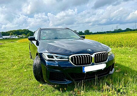 BMW 530e M Hybrid Schiebedach Anhängerkupplung