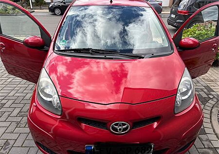 Toyota Aygo (X) Aygo (X) 1,0-l-VVT-i CoolRed CoolRed