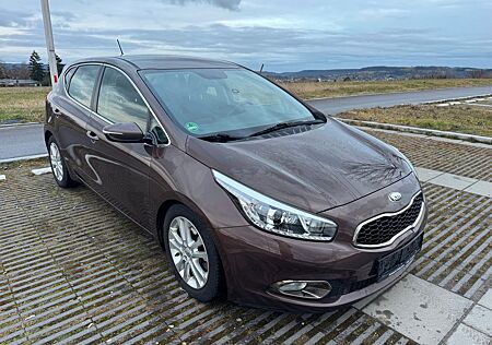 Kia Cee'd 1.6 CRDi *NAVI*PDC*TEMPO*RFK*SHZ*MFL*