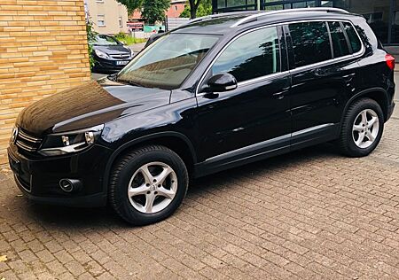 VW Tiguan Volkswagen 2.0 TDI DSG 4MOTION Sport & Style Spo...