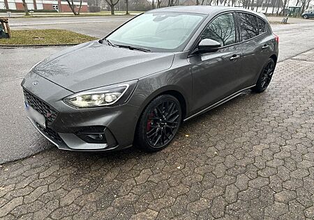 Ford Focus 2,3 EcoBoost ST Styling-Paket