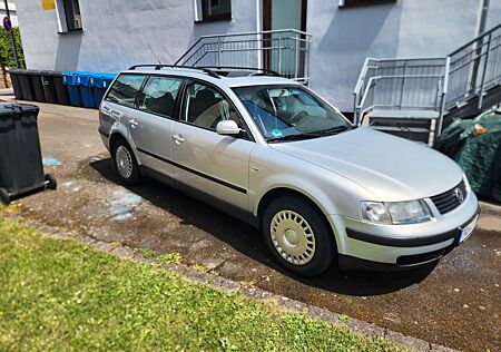 VW Passat Volkswagen 1.6 Basis