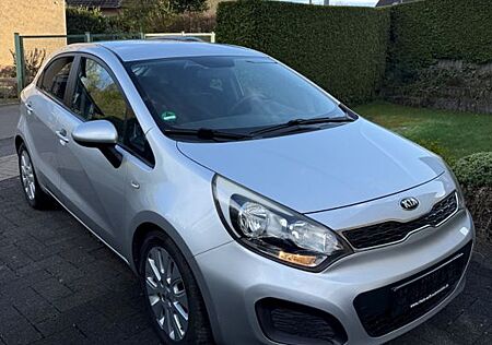 Kia Rio 1.2 Spirit (Inkl. Bordcomputer & Parkkamera)