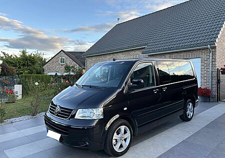 VW T5 Multivan Volkswagen 2.5 TDI. 174 PS