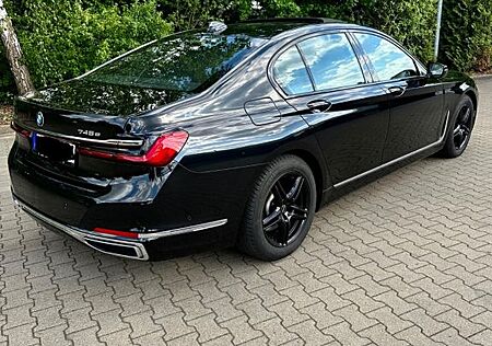 BMW 745e -