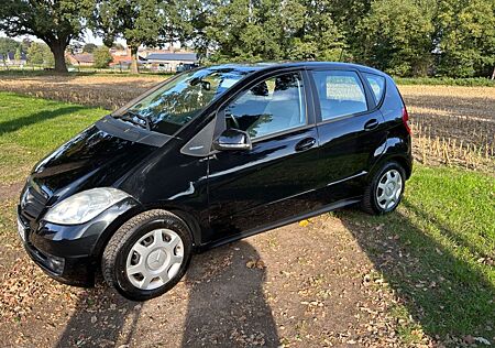 Mercedes-Benz A 180 A-Klasse (W169) 5-Türer in schwarz