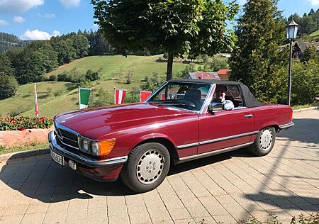 Mercedes-Benz SL 560 Typ 107
