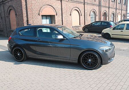 BMW 114i * neuer 19"Radsatz+tiefer gelegt*Sitzheizung