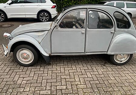 Citroën 2 CV Citroen 2 CV6 Ente mit 29PS sucht Liebhaber