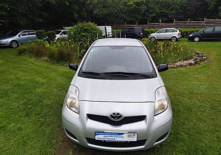 Toyota Yaris Cool/1ER HAND/KUPPLUNG-BREMSE-ÖL&TÜV NEU