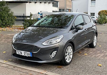 Ford Fiesta Titanium LED-Licht*Navi*Tüv NEU