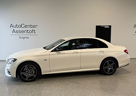 Mercedes-Benz E 300 de Lim. Aut. Plug-in AMG ACC Night