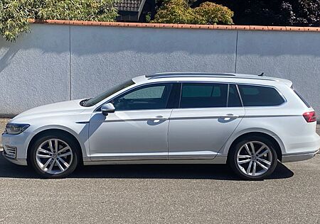 VW Passat Variant Volkswagen GTE Leder Pano STHZ DCC ACC LM18