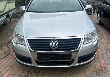 VW Passat Variant Volkswagen 1.6 TDI DPF BlueMot. Comfortl...
