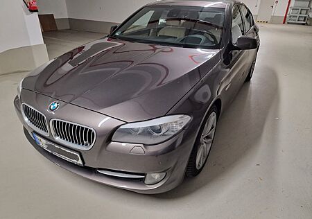 BMW 535i F10 / TÜV Neu ,AHK,XTRONS,super Ausstattung