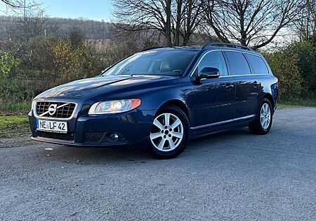 Volvo V70 Kombi Edition PRO*D5 215PS 2,4l 8x Bereift