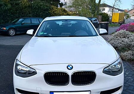BMW 114i - weiß // 1er