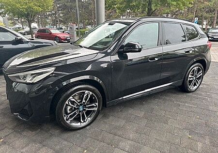 BMW iX1 xDrive30 MSport/Pano/sw/sw/19" mit Mwst.