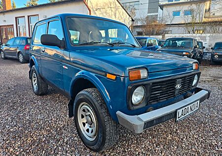 Lada Niva Only*AHK*4x4*CD Radio*2 Hand*TÜV Neu*