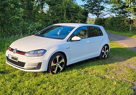VW Golf Volkswagen 2.0 TSI GTI Performance
