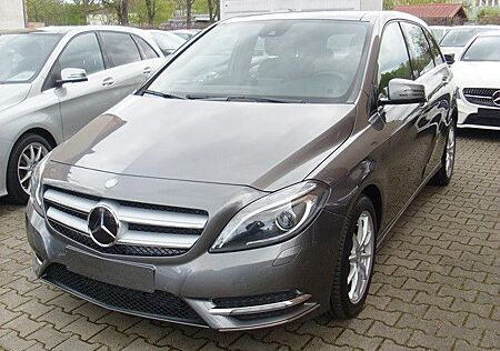 Mercedes-Benz B 180 Automatik / 1. Besitz / Panorama / Xen