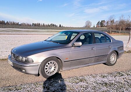 BMW 523i