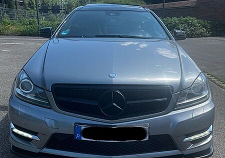 Mercedes-Benz 220
