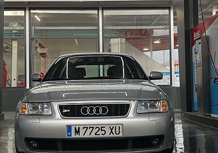 Audi S3 1.8T quattro -