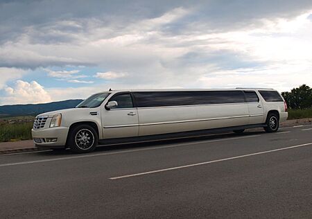 Cadillac Escalade 6.2 ESV 200-inch Stretch Limousine
