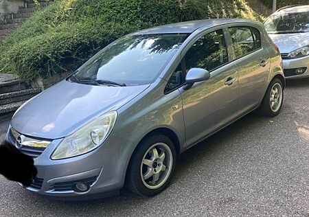 Opel Corsa 1.2 TÜV neu, 8fach bereift