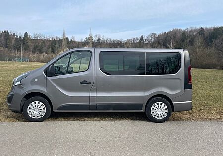 Opel Vivaro B mit Schlafbett