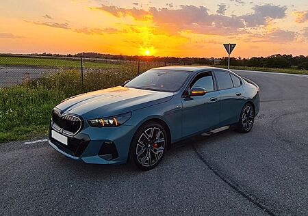 BMW i5 eDrive40 - Cape York Green