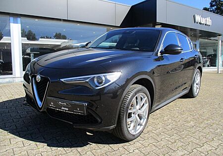 Alfa Romeo Stelvio 2.0 Turbo 16V-Q4 Super/Performance Paket