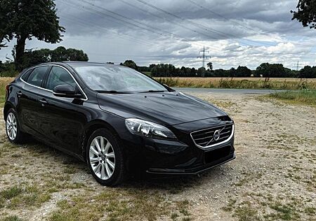 Volvo V40 D2 Momentum GEPFLEGT