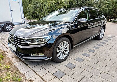 VW Passat Variant Volkswagen Highline/AHK/Pano/LED/Totw/Navi