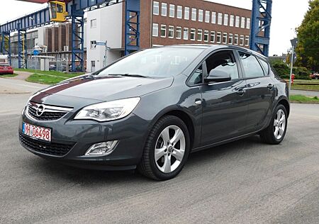 Opel Astra J Lim. 5-trg. Design Edition