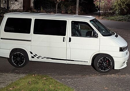 VW T4 Caravelle Volkswagen 2,5-l-Otto Automatik Standard
