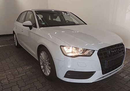 Audi A3 Sportback 1,4 TFSI ultra ACT "attraction"