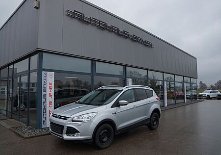 Ford Kuga 4x4 Tit. ZR+KD NEU! Xe! NAV! AHK! R-KA!