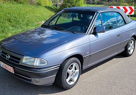 Opel Astra 1.6 Cabrio -